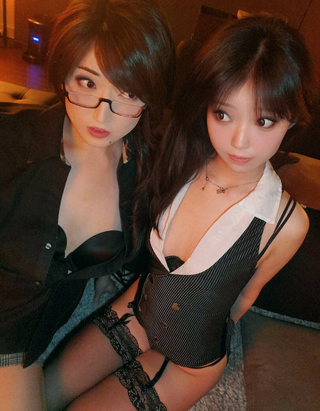 黒檀の熟女オンリーファンズ 可愛い 画像