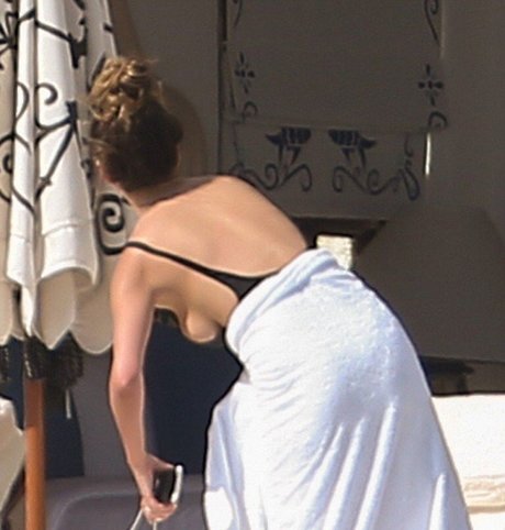 ビキニプリンセスオンリーファンズ アート裸 画像