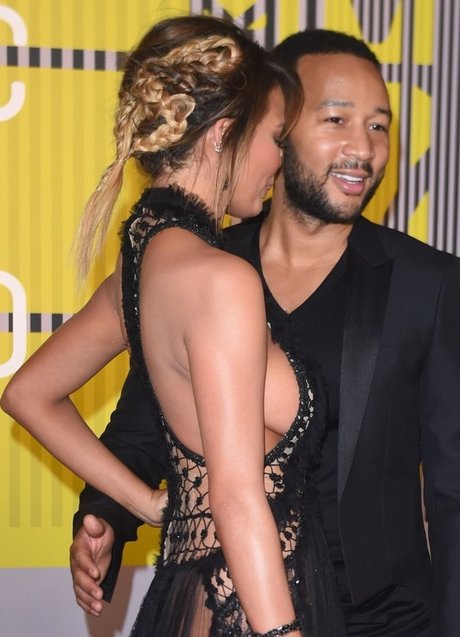 黒髪の熟女オンリーファンズ 無料セックス 写真