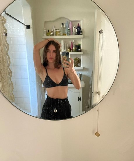 ボディビルダーヌードオンリーファンズ セクシー裸 写真