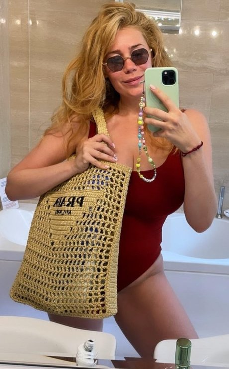 角質の女の子オンリーファンズ 美しいヌード アーカイブ