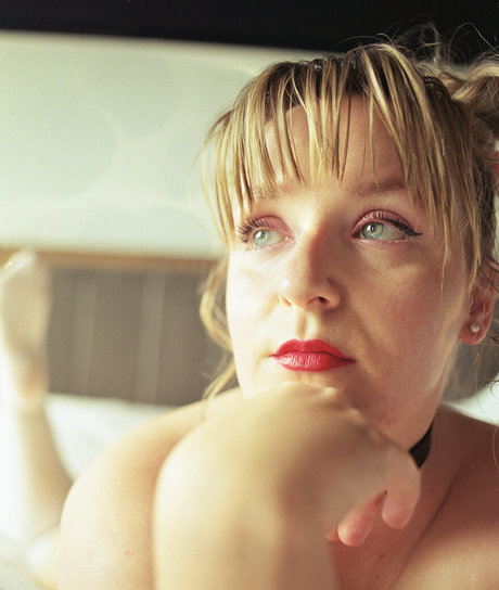 黒檀の熟女オンリーファンズ ポルノグラフィック 画像