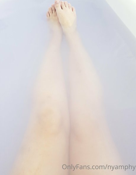 nyamphy ヌードのポルノスター 写真