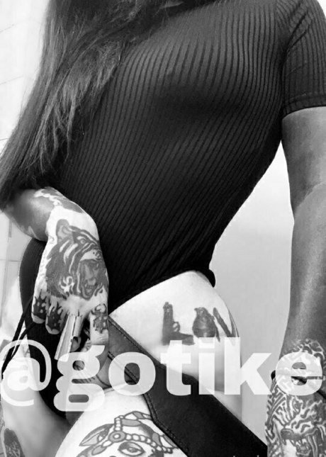 sukiwaifu ヌードのポルノスター 写真