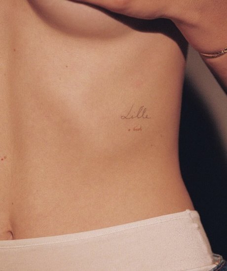 セクシーなブルネットのオンリーファンズ アートヌード 写真