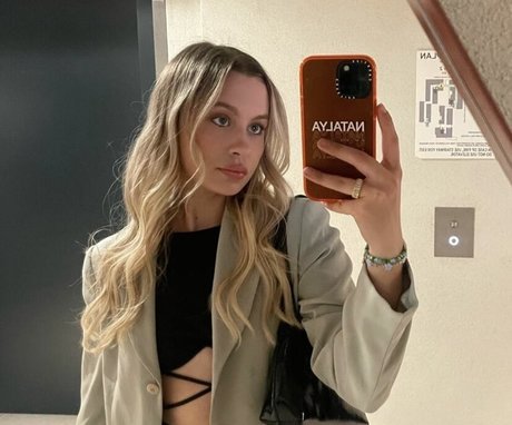 尖ったおっぱいオンリーファンズ 美しいヌード ギャラリー