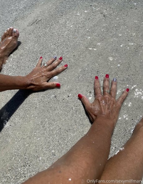 小柄な足オンリーファンズ 無料ポルノ 画像