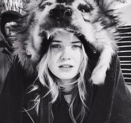 Virginia Gardner トップポルノスター 写真