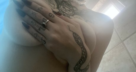 kunnzii ポルノスター ヌード 写真