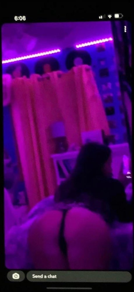 Katie Pego ホットスター 写真