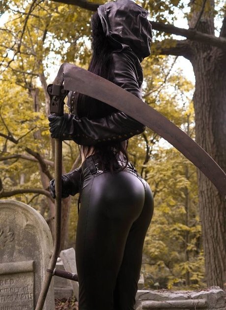 タトゥーオンリーファン セクシーヌード 画像