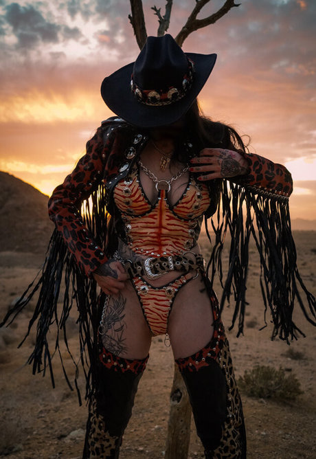 ジャークオンリーファンズ アート裸 写真