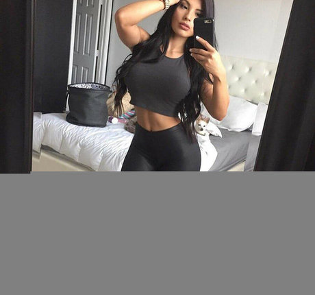 妻のアナルオンリーファンズ 美しいヌード 画像