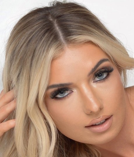 Shea Jones かわいいポルノスター 画像