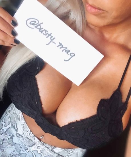 Busty Magazine アダルト女優 画像