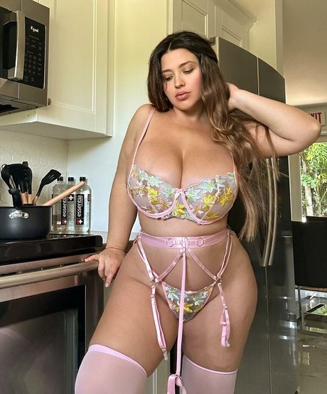 デカ尻ティーンオンリーファンズ セクシーヌード 写真