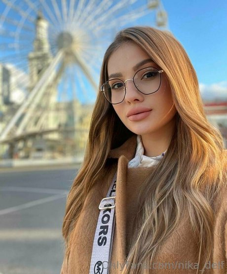 nika delf ポルノスター ヌード 画像