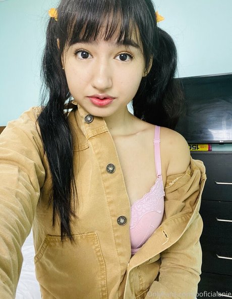 かわいいブロンドのオンリーファンズ 無料エロ 写真