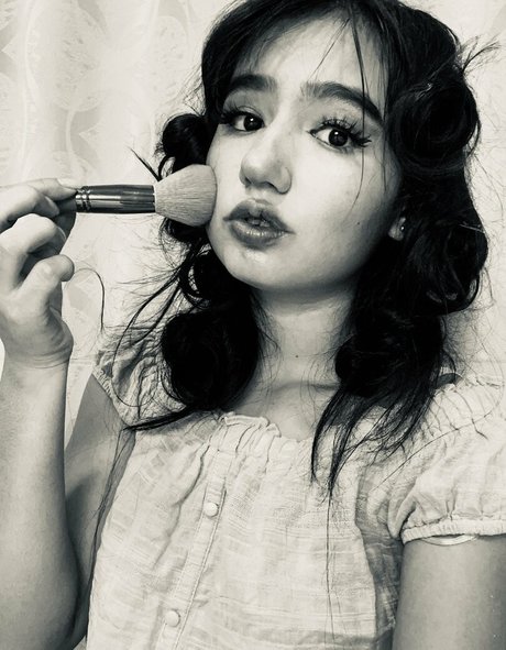 ooficialanie 高品質のポルノスター 写真