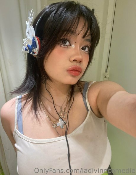 iadivinecomedie 独占女優 画像