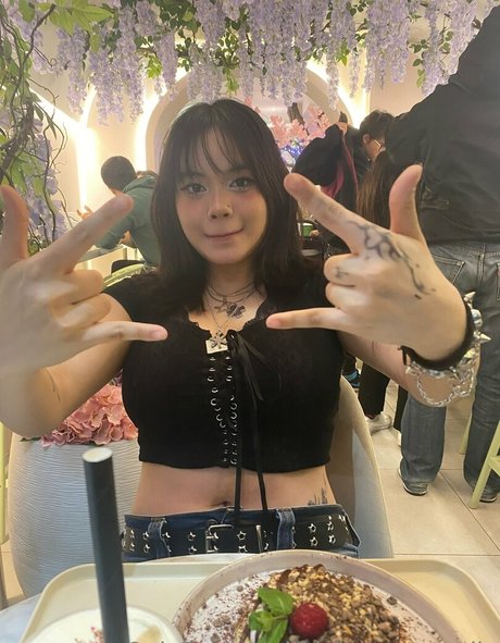 iadivinecomedie かわいいモデル 画像