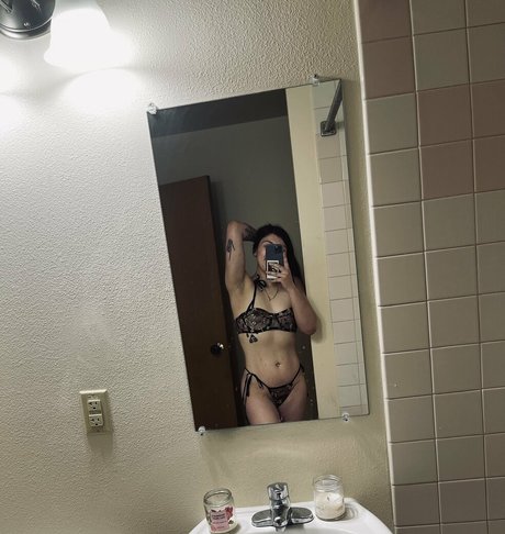 bigbooootyash ヌードのポルノスター 写真