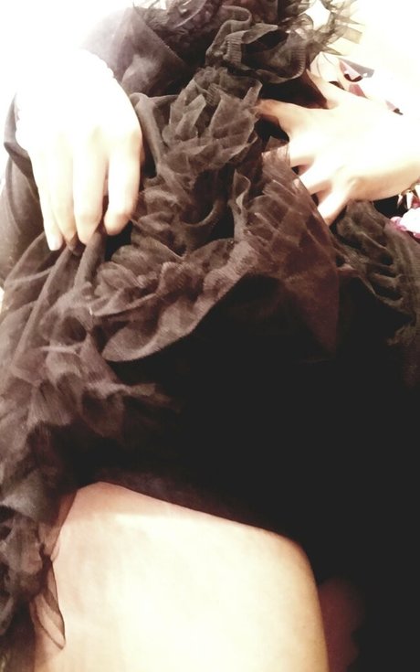 カーリーエボニーオンリーファンズ セクシーヌード 写真