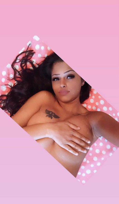 巨乳カップルオンリーファンズ 可愛い 画像