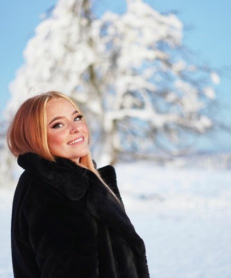 日本の熟女オンリーファンズ 無料ヌード 画像