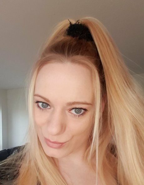 sweet miaxxx 裸の女優 写真