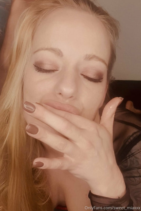 sweet miaxxx 裸のモデル 写真