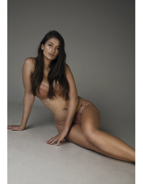 Ellie Weston ホットなポルノスター 写真