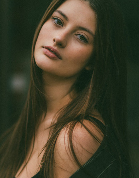 Ellie Weston アダルトモデル 写真