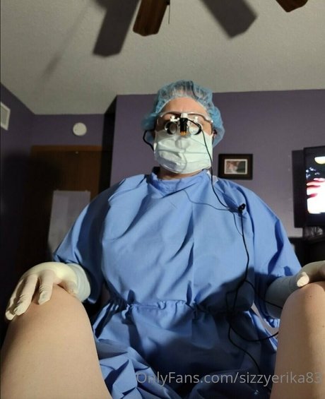 sizzyerika83 スター 裸 写真