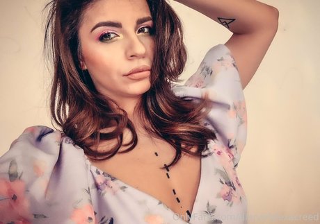 diaryofalexacreed 無料モデル 写真