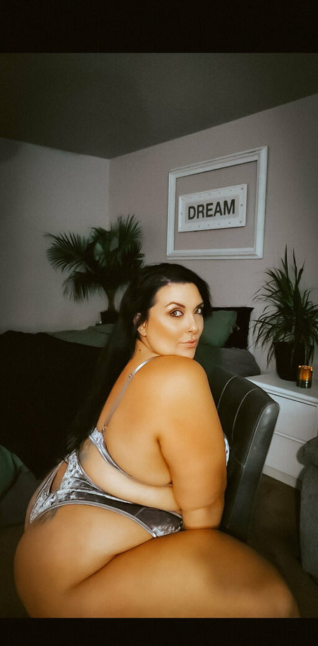 尖ったおっぱいオンリーファンズ 可愛い アーカイブ