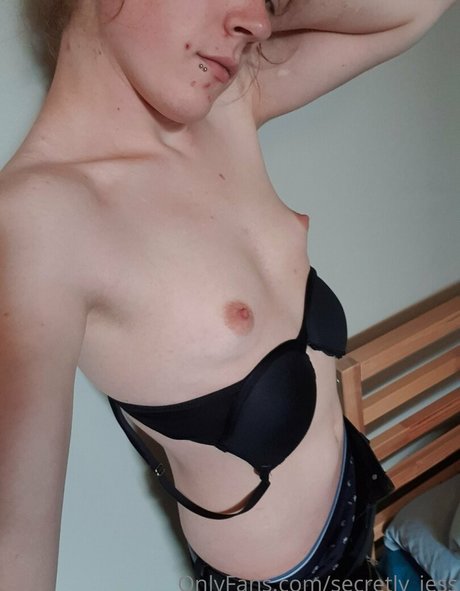 secretly jess アートスター 写真