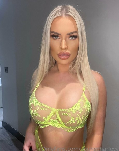 小さいチンポのシーメールオンリーファンズ 無料ポルノ 画像