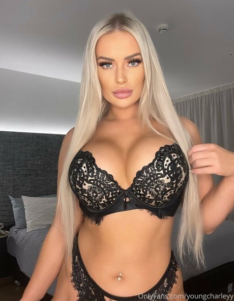 足 熟女 オンリーファンズ セクシー裸 写真