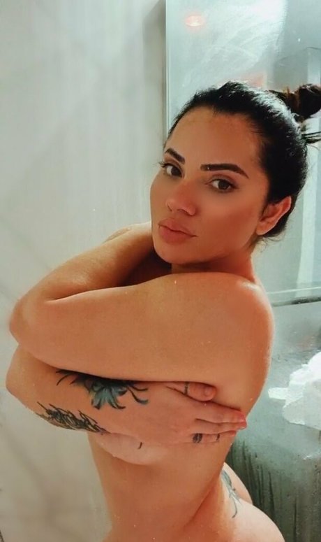 巨乳ランジェリーオンリーファンズ エロチック 写真