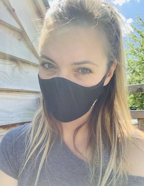 毛深いアジア人オンリーファンズ アート裸 画像