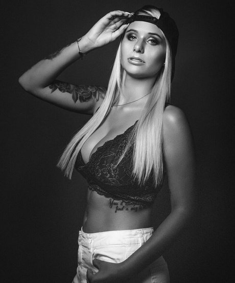 Carina Spack ポルノスター HD 写真