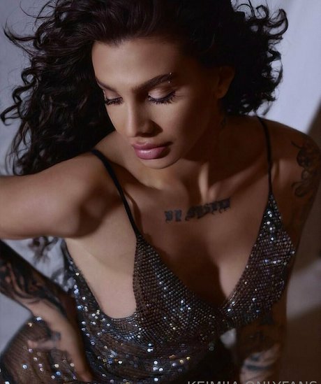 切断者オンリーファンズ ヌード 画像