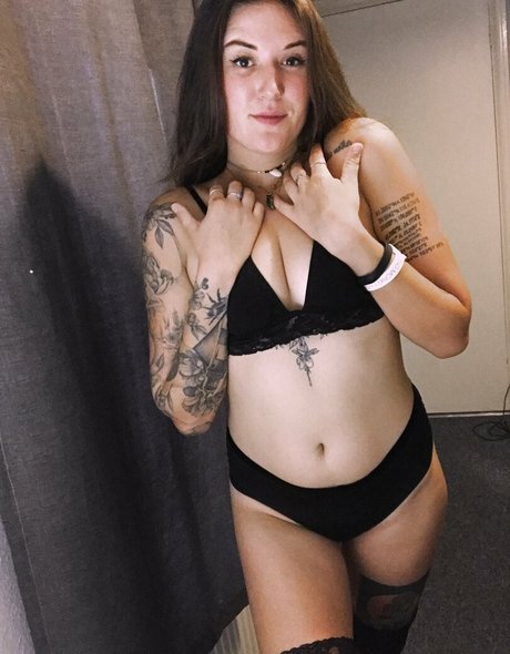 titsntattsfree 完璧な女優 写真