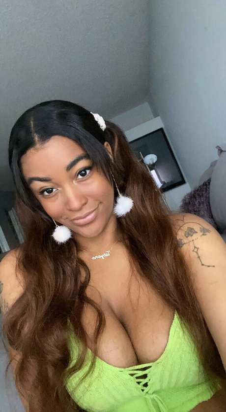 TatyMx ポルノスター HD ギャラリー