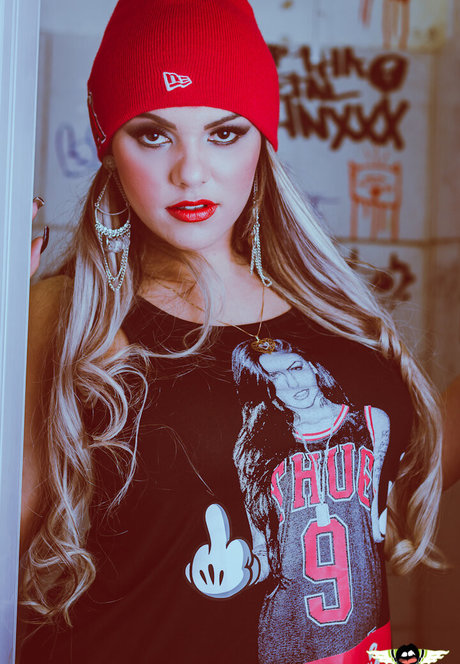 Carine Ivankio ポルノモデル 写真