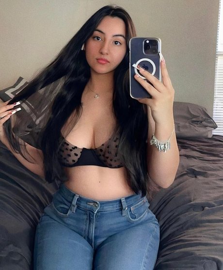 Anneiise ポルノモデル 画像