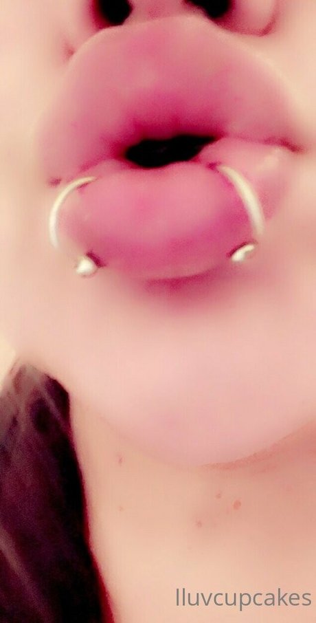 小さなおっぱいオンリーファンズ ホットヌード 写真