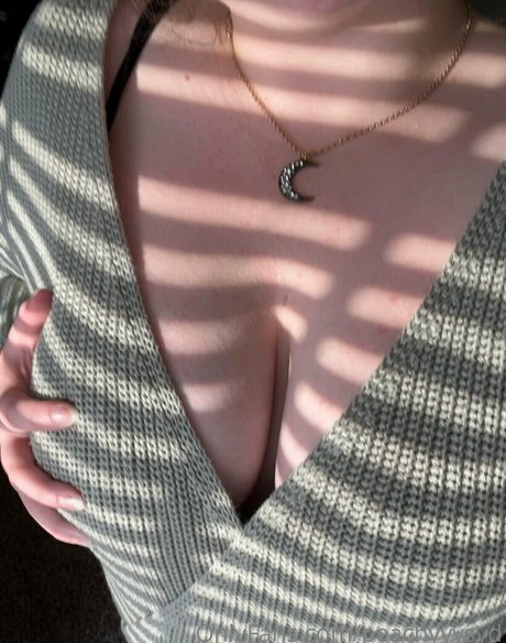 peachyyysyd ヌードモデル 写真