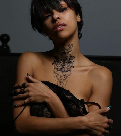 Julya Antoinette HDスター 写真